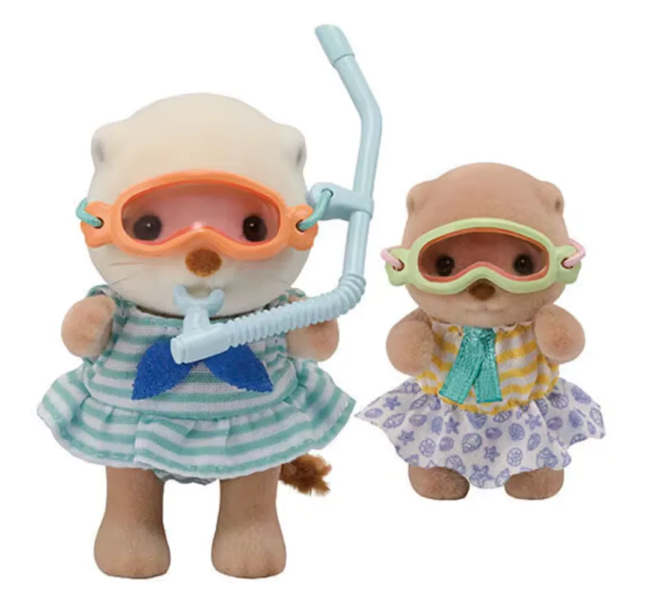 Calico Critters Sea Otter Sisters-Splashy Snorkel Set